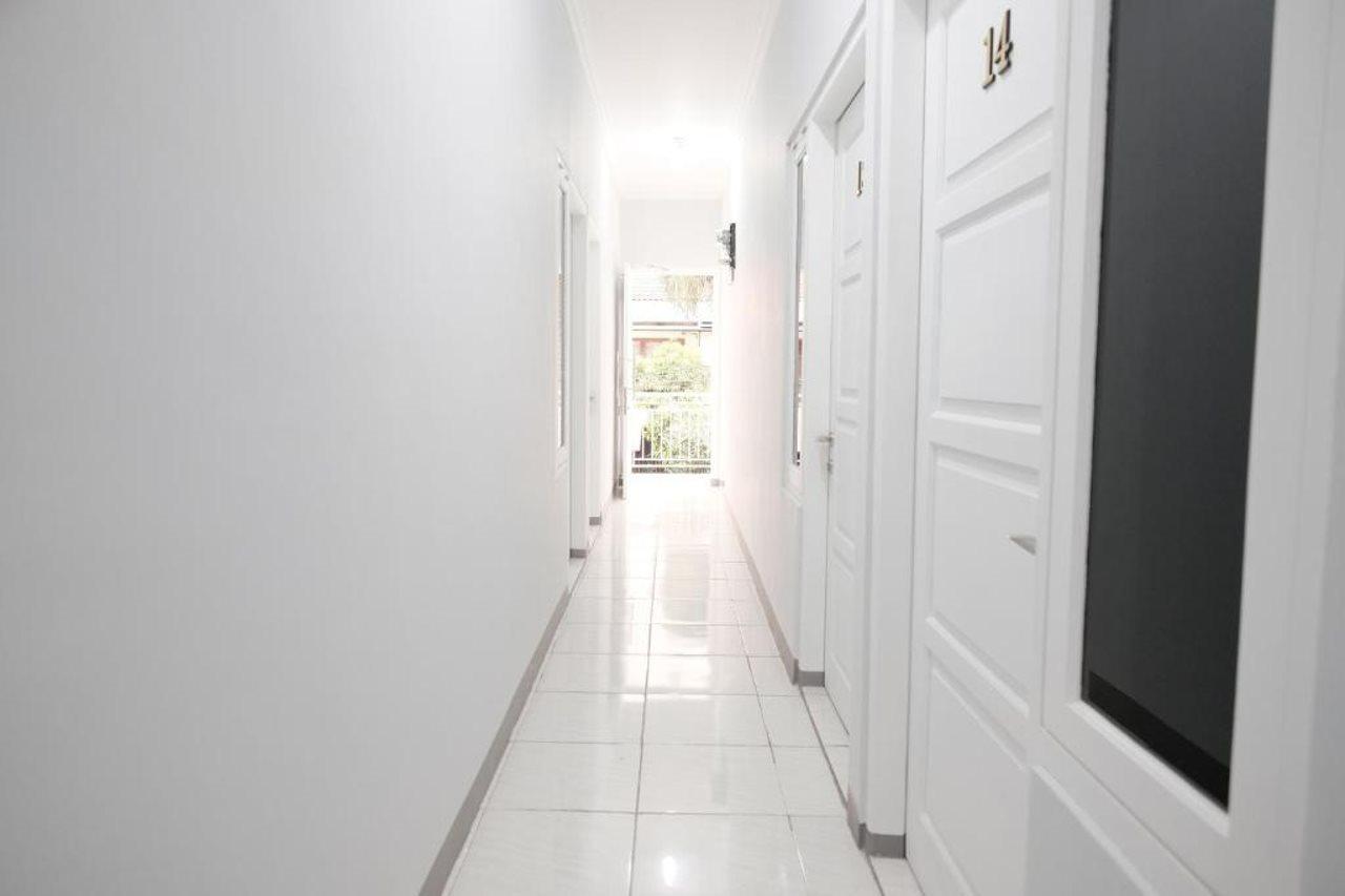 מלון ג'קרטה Reddoorz Syariah Near Siloam Hospital Kebon Jeruk מראה חיצוני תמונה