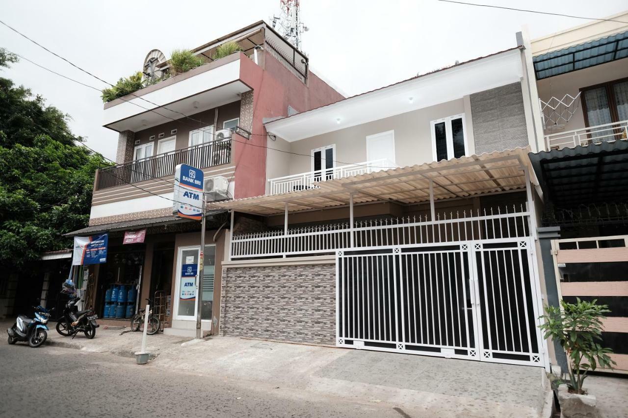 מלון ג'קרטה Reddoorz Syariah Near Siloam Hospital Kebon Jeruk מראה חיצוני תמונה