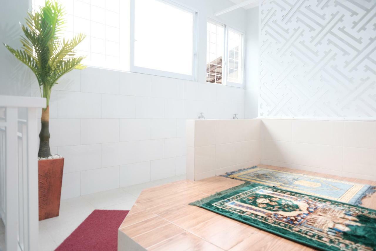 מלון ג'קרטה Reddoorz Syariah Near Siloam Hospital Kebon Jeruk מראה חיצוני תמונה