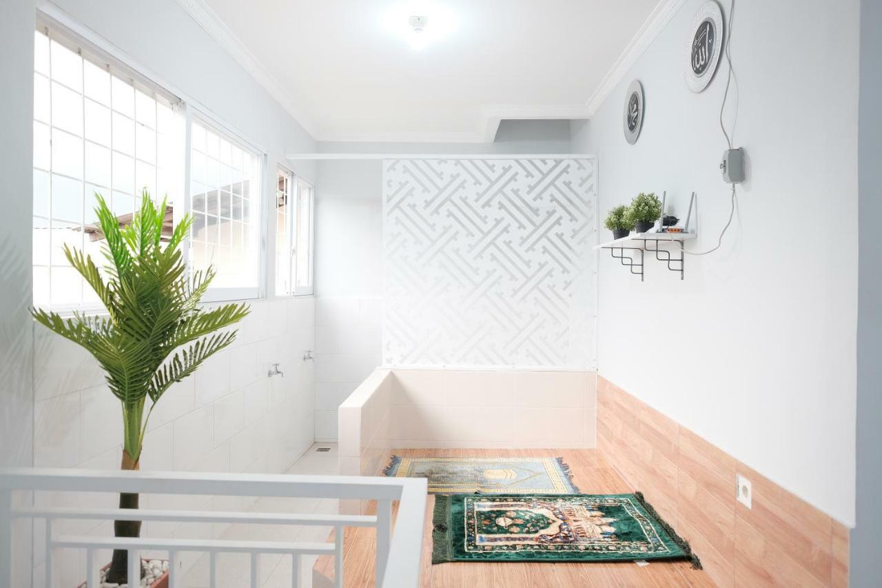 מלון ג'קרטה Reddoorz Syariah Near Siloam Hospital Kebon Jeruk מראה חיצוני תמונה