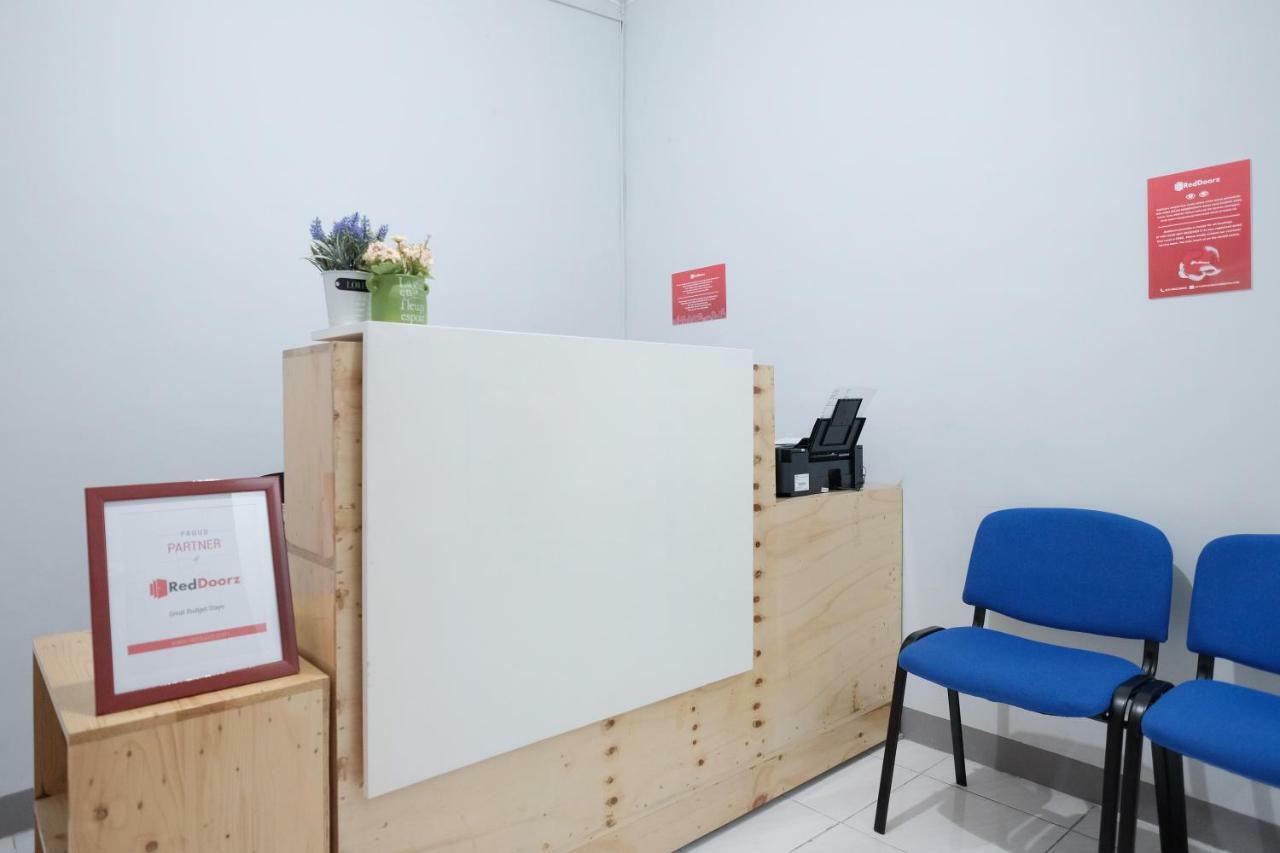 מלון ג'קרטה Reddoorz Syariah Near Siloam Hospital Kebon Jeruk מראה חיצוני תמונה